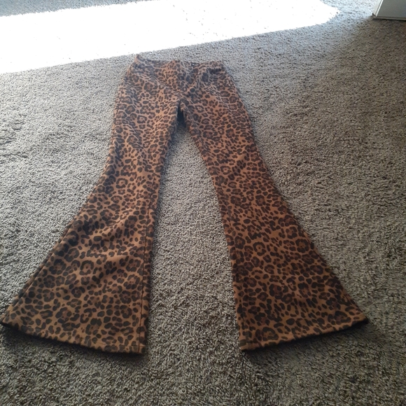 Blank NYC 27 Flare Leopard Soft Suede-like Pull on Pants, New. - Picture 2 of 15